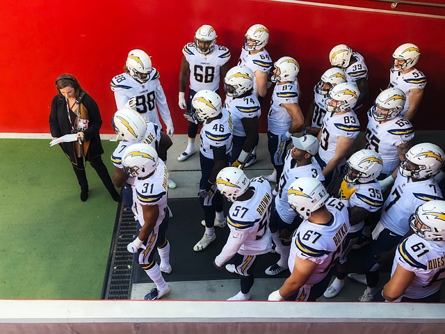 围绕他的舆 围绕他的舆